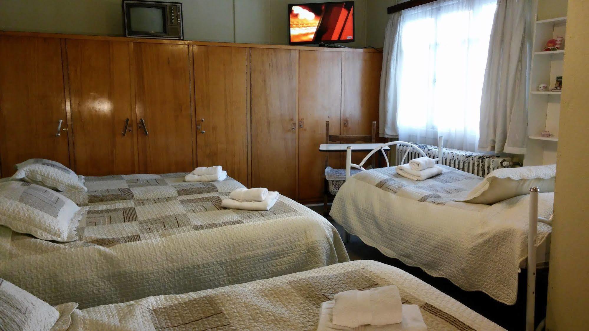 Hostal Y Cabanas Ainil Punta Arenas Luaran gambar